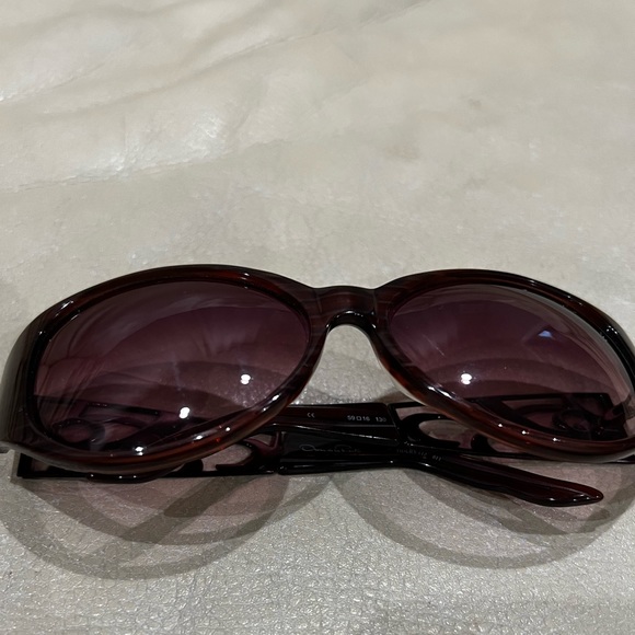 Oscar de la Renta sunglasses (wide) - Picture 9 of 9
